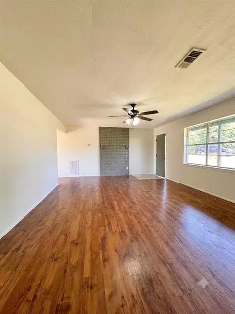 Living - 312 E Meadowview Ln, Valliant, OK 74764 photo 2 of 2