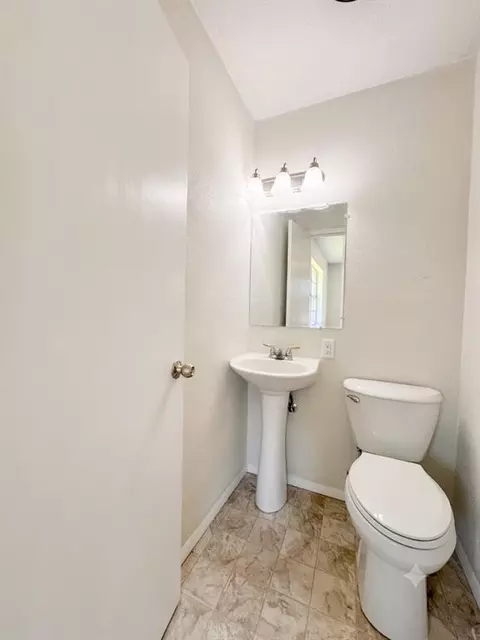 Bath - 312 E Meadowview Ln, Valliant, OK 74764 photo 1 of 2