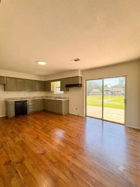 Kitchen - 312 E Meadowview Ln, Valliant, OK 74764 photo 1 of 2