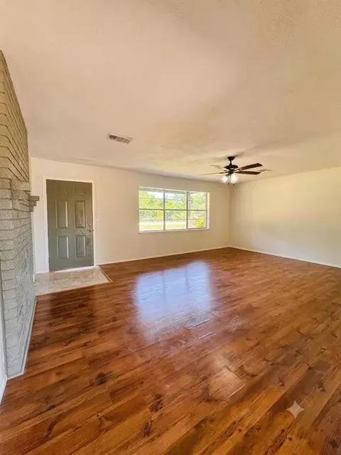Living - 312 E Meadowview Ln, Valliant, OK 74764 photo 1 of 2