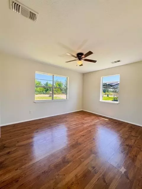 Bedroom - 312 E Meadowview Ln, Valliant, OK 74764 photo 2 of 2