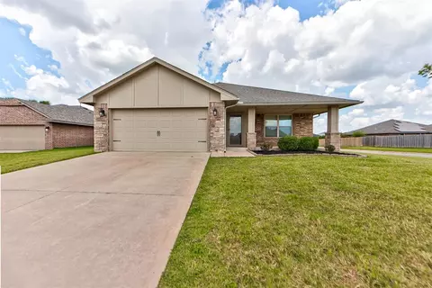 1213 Laurel Creek Dr, Yukon, OK 73099