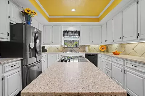 Kitchen - 308 Val Verde St, Altus, OK 73521 photo 7 of 9