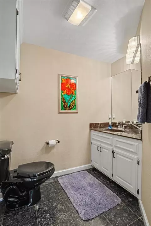 Bath - 308 Val Verde St, Altus, OK 73521 photo 5 of 8
