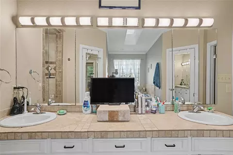 Bath - 308 Val Verde St, Altus, OK 73521 photo 2 of 8