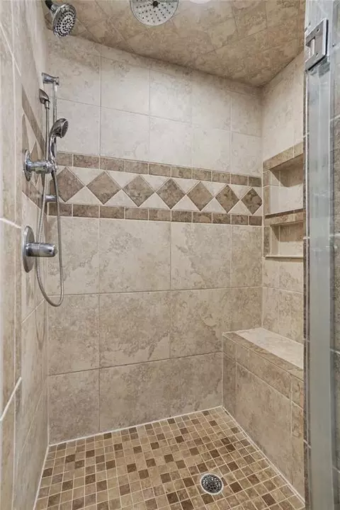 Bath - 308 Val Verde St, Altus, OK 73521 photo 4 of 8