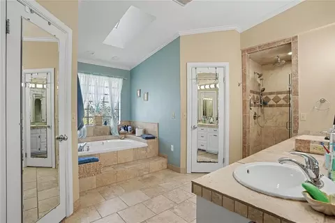 Bath - 308 Val Verde St, Altus, OK 73521 photo 1 of 8