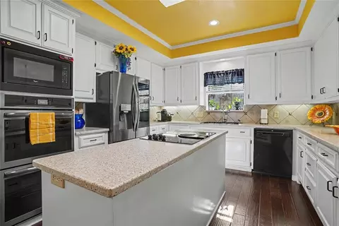 Kitchen - 308 Val Verde St, Altus, OK 73521 photo 6 of 9
