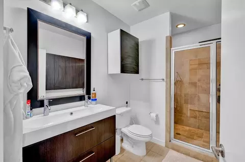 Bath - 401 E Boyd St #307, Norman, OK 73069 photo 1 of 2