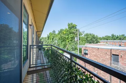 Exterior - 401 E Boyd St #307, Norman, OK 73069 photo 1 of 9