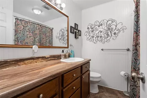 Bath - 9482 Daves Dr, Davis, OK 73030 photo 1 of 2