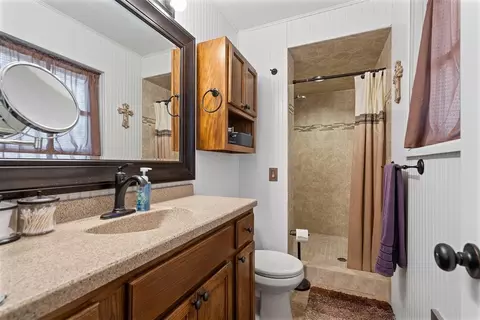 Bath - 9482 Daves Dr, Davis, OK 73030 photo 2 of 2