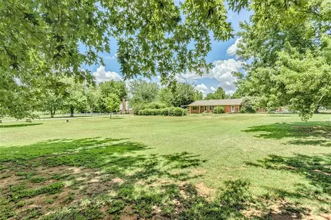 Exterior - 708 E Lea Ter, Mustang, OK 73064 photo 5 of 7