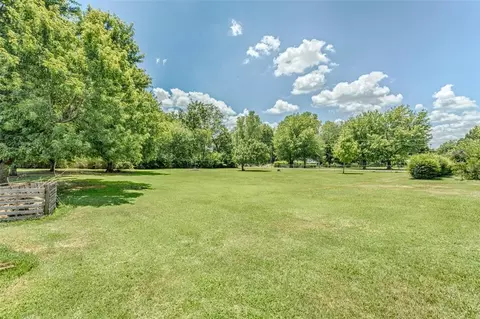 Exterior - 708 E Lea Ter, Mustang, OK 73064 photo 4 of 7