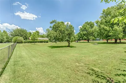 Exterior - 708 E Lea Ter, Mustang, OK 73064 photo 6 of 7