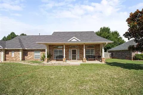 615 N Songbird Way, Mustang, OK 73064