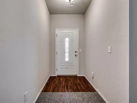Entry Way - 5320 Nicole Dr, Tuttle, OK 73089 photo 1 of 2