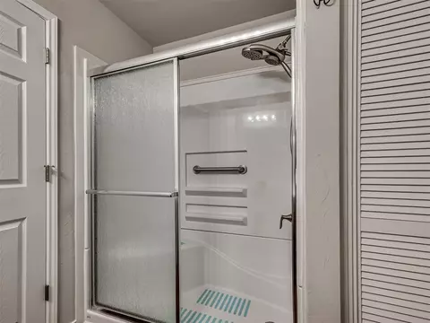 Bath - 5320 Nicole Dr, Tuttle, OK 73089 photo 2 of 3