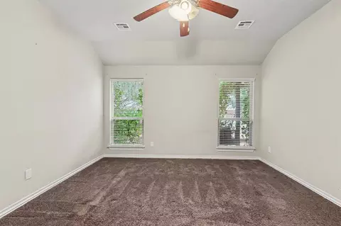 Bedroom - 9505 Timberwind Ln, Yukon, OK 73099 photo 1 of 6
