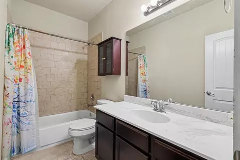 Bath - 9505 Timberwind Ln, Yukon, OK 73099 photo 4 of 4