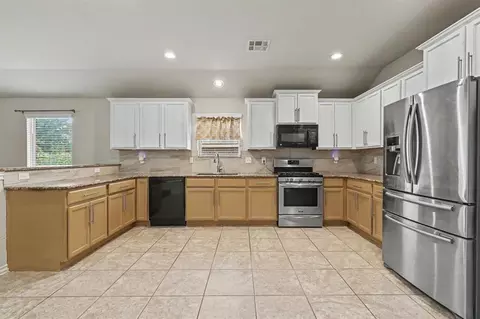 Kitchen - 9505 Timberwind Ln, Yukon, OK 73099 photo 1 of 3