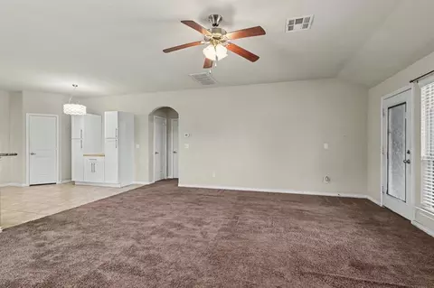 Living - 9505 Timberwind Ln, Yukon, OK 73099 photo 4 of 4