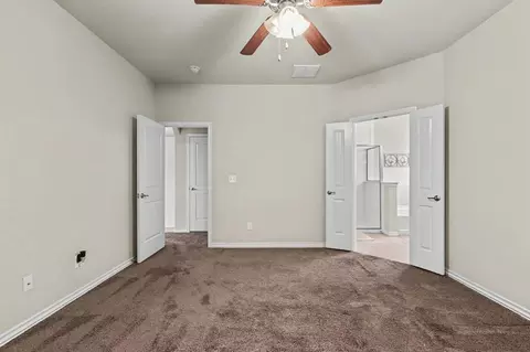Bedroom - 9505 Timberwind Ln, Yukon, OK 73099 photo 2 of 6