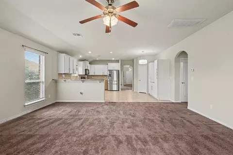 Living - 9505 Timberwind Ln, Yukon, OK 73099 photo 3 of 4