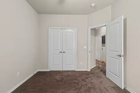 Bedroom - 9505 Timberwind Ln, Yukon, OK 73099 photo 4 of 6