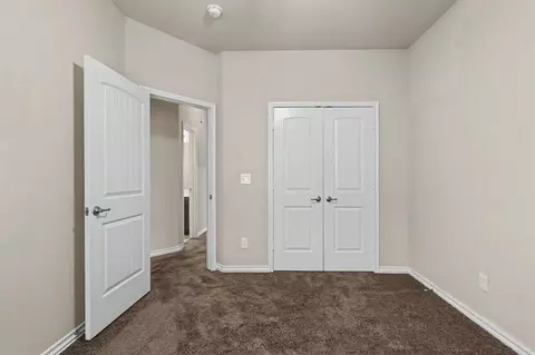 Bedroom - 9505 Timberwind Ln, Yukon, OK 73099 photo 6 of 6