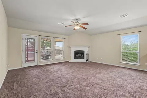 Living - 9505 Timberwind Ln, Yukon, OK 73099 photo 1 of 4