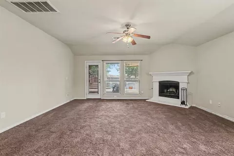 Living - 9505 Timberwind Ln, Yukon, OK 73099 photo 2 of 4