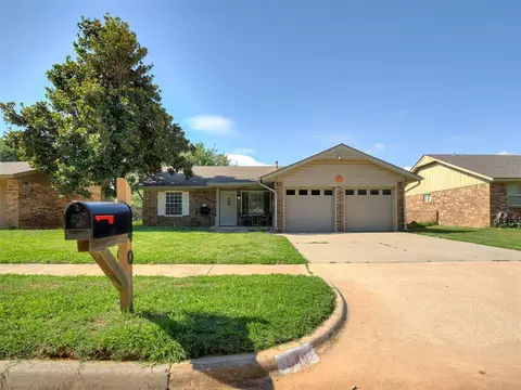 640 W Perry Dr, Mustang, OK 73064