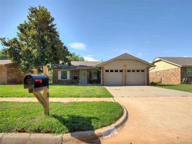 640 W Perry Dr, Mustang, OK 73064