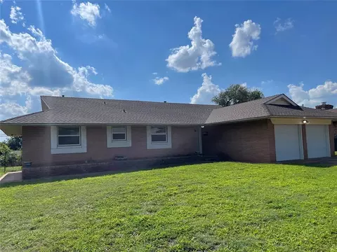 5913 Crestview Dr, Oklahoma City, OK 73105