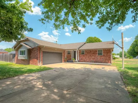 524 S Lewis Ln, Mustang, OK 73064