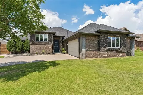 17336 Shadow Hawk Ln, Edmond, OK 73012