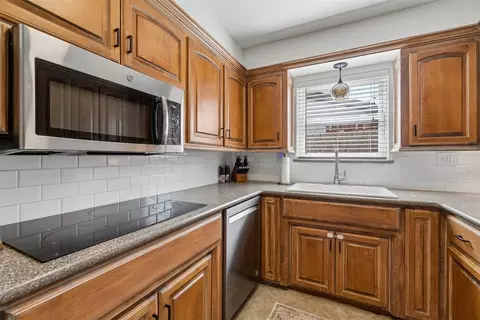 Kitchen - 723 E 27th Pl, Edmond, OK 73013 photo 1 of 3