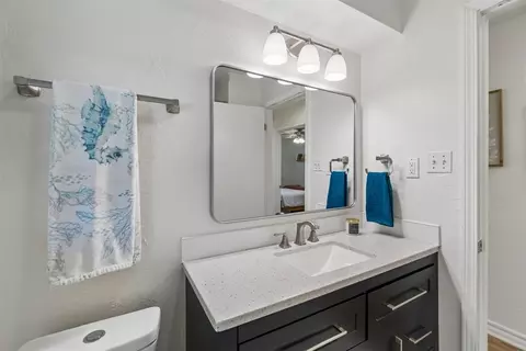 Bath - 723 E 27th Pl, Edmond, OK 73013 photo 5 of 6