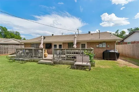Exterior - 723 E 27th Pl, Edmond, OK 73013 photo 5 of 7