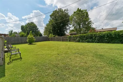 Exterior - 723 E 27th Pl, Edmond, OK 73013 photo 6 of 7