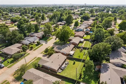 View/Area - 723 E 27th Pl, Edmond, OK 73013 photo 2 of 2