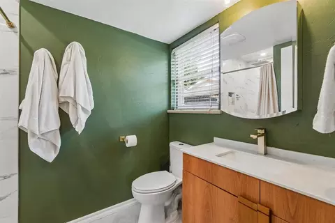 Bath - 723 E 27th Pl, Edmond, OK 73013 photo 1 of 6