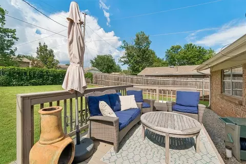 Exterior - 723 E 27th Pl, Edmond, OK 73013 photo 2 of 7
