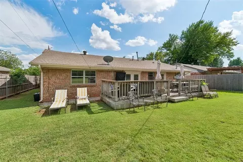 Exterior - 723 E 27th Pl, Edmond, OK 73013 photo 4 of 7