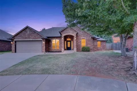 533 W Alamo Court Way, Mustang, OK 73064