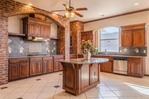 9328 SW 28th St, Oklahoma City, OK 73128
