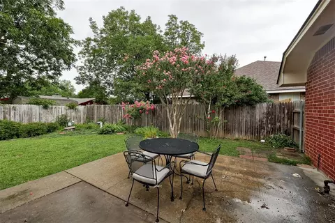 Exterior - 1208 Melisa Dr, Norman, OK 73071 photo 4 of 6