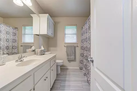 Bath - 1208 Melisa Dr, Norman, OK 73071 photo 5 of 6