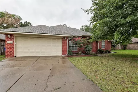 Exterior - 1208 Melisa Dr, Norman, OK 73071 photo 3 of 6
